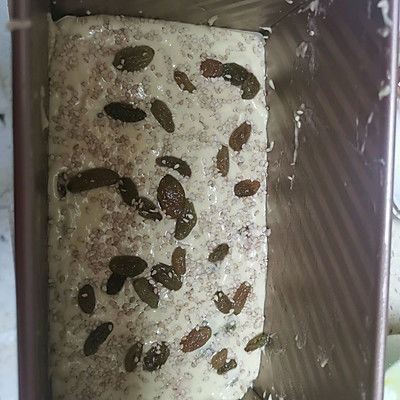 葡萄干芝麻磅蛋糕