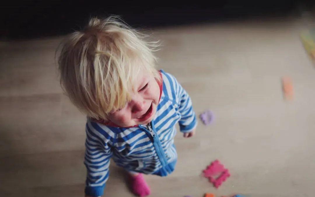 父母|孩子哭闹时,父母要明白有些话是不能说的,会让他们越来越伤心