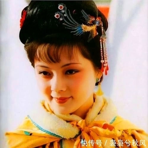 王夫人@薛宝钗光速逃离大观园后,却向王夫人说了这样一番话!