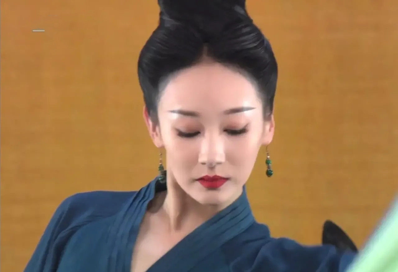 国风舞$春晚国风舞刷屏，无可替代的国潮力量——孟庆旸《只此青绿》