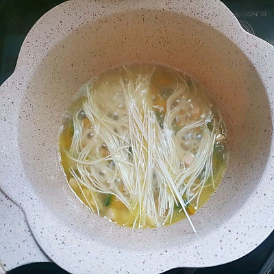 咖喱三文鱼南瓜浓汤面