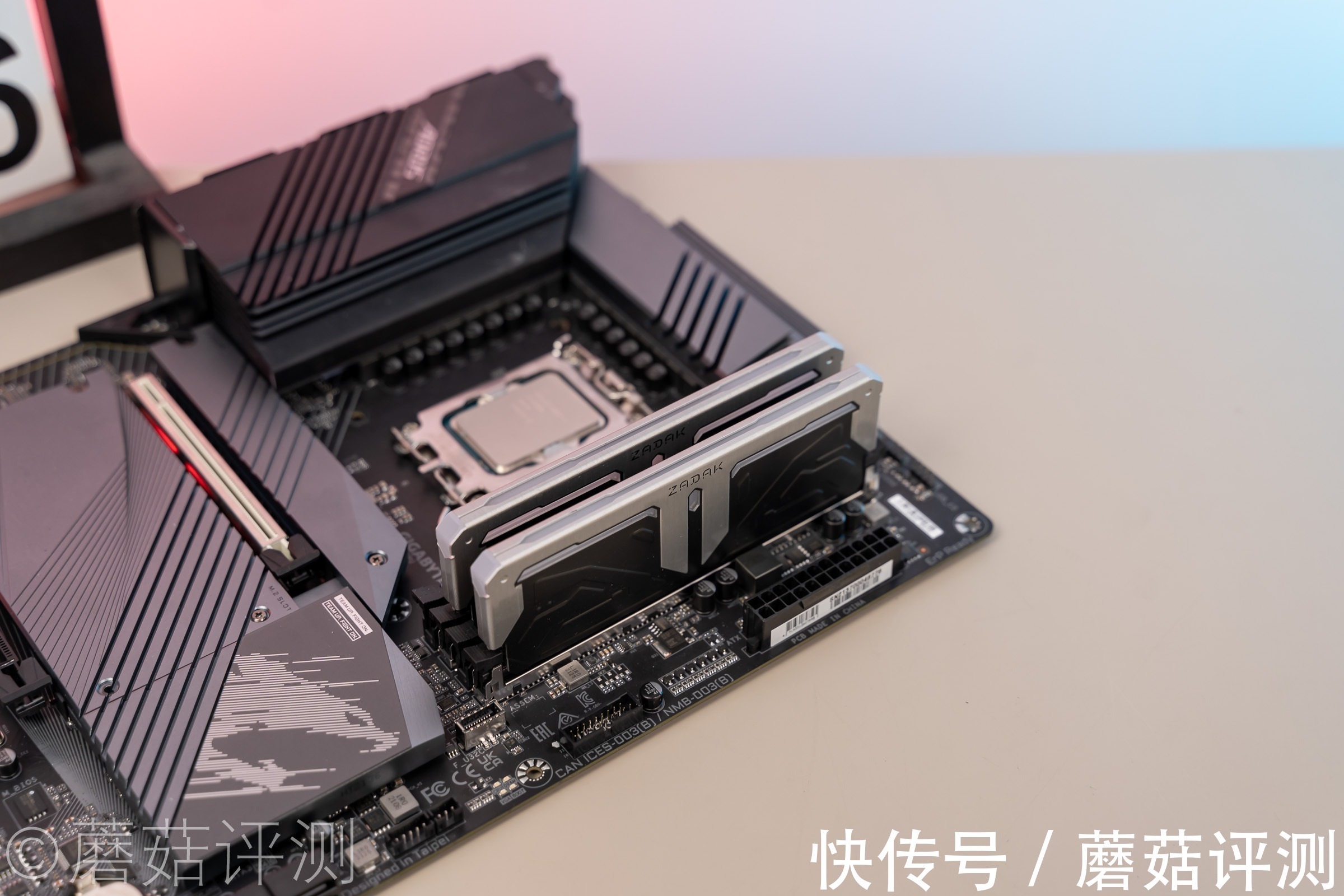 技嘉|DDR5内存高不可攀？看看DDR4的Z690主板吧、技嘉小雕 Z690主板 评测