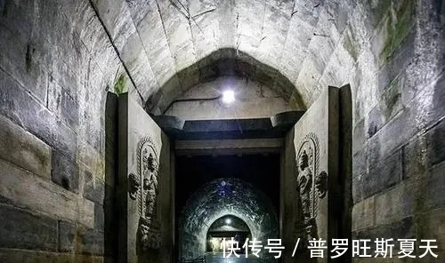 偷盗者#倒霉的盗墓贼:和同伙内讧被封在唐代古墓中,在墙角枯坐上千年