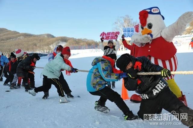 冰城娃在雪地里打滚嬉戏玩嗨了——肯德基小候鸟基金陪孩子们过寒假