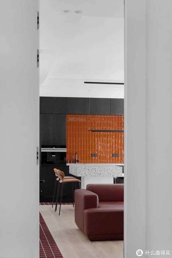 杭州|杭州95后女孩花光积蓄，买下55㎡公寓，全屋极简风，这才叫独立女士！