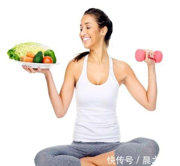 哑铃|美国健身网红Paige Hathaway,凭借性感健美身材,俘获百万粉丝