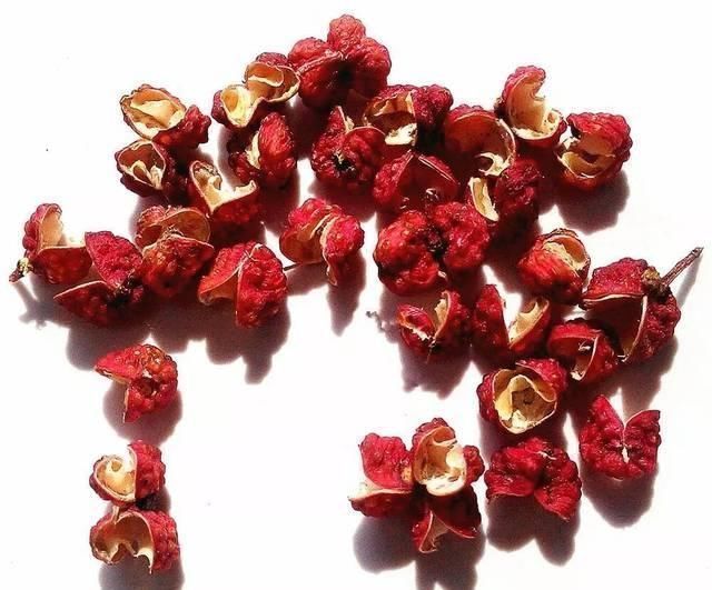 干姜|一把花椒能治4种病，赶走一身湿气，80岁也无白发