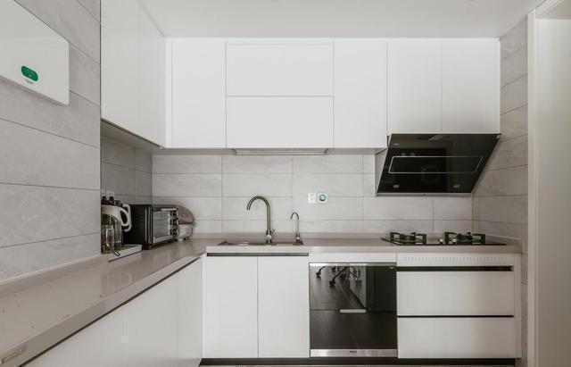 收纳|舍弃“客厅”,不买沙发,进门加隔断,这么装实用极了,晒晒全屋