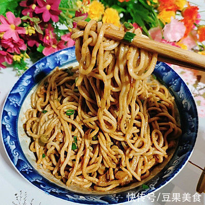 这是我吃过全宇宙最好吃的武汉热干面