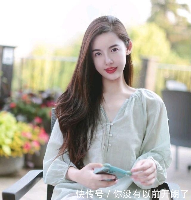 宽松|怎么穿搭才能成为精致的女人？简约休闲风就很高级，值得细细品味