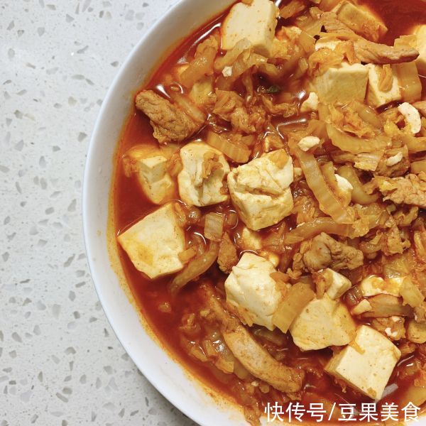 厨娘教你一招巧做无泡菜版“泡菜豆腐汤”