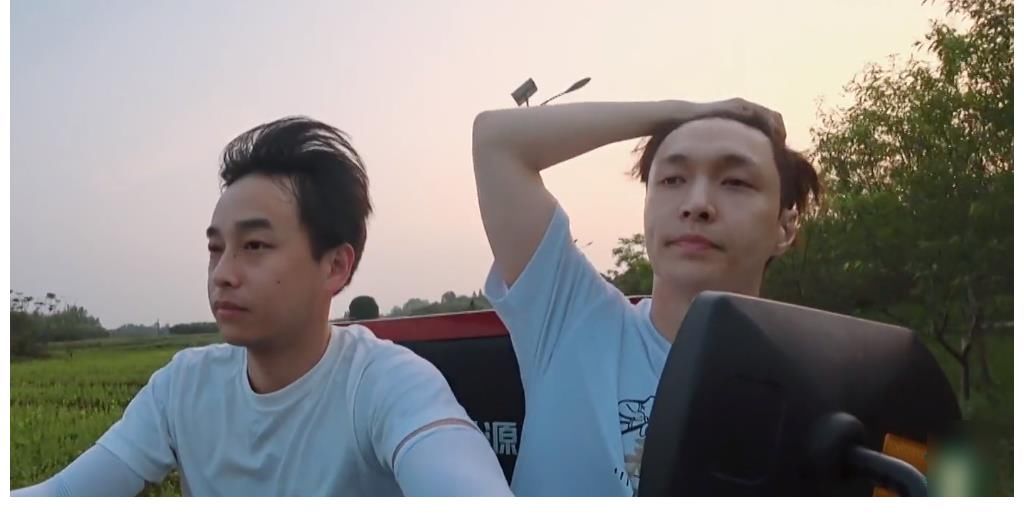 黄老师|彭昱畅张艺兴搬空仓库,嘚瑟和豪横行为太搞笑,希希都看无语了