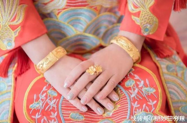 手镯|黄金手镯多少克才适合女性佩戴内行人道出3点,看完再买也不迟