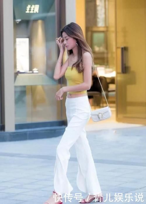 路人街拍,小姐姐身材苗条气质很好,白色 阔腿裤 简洁大方