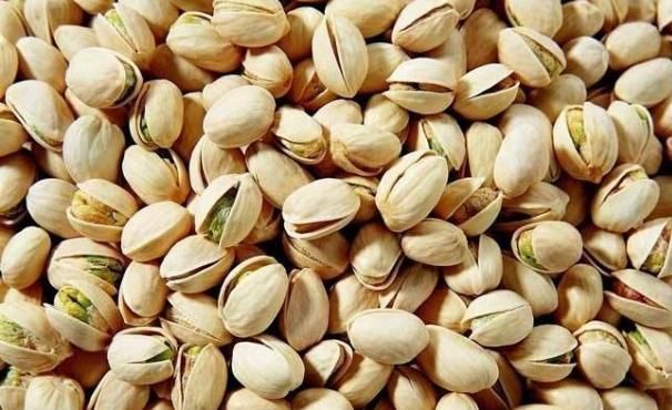 女生痛经|女生痛经疼到打滚?包里常备3种“小零食”,不仅排净淤血还减脂