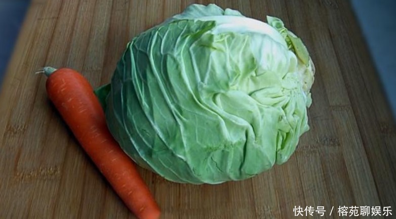 开胃|一个比手撕包菜还好吃的做法,开胃又爽口,上桌就光盘!