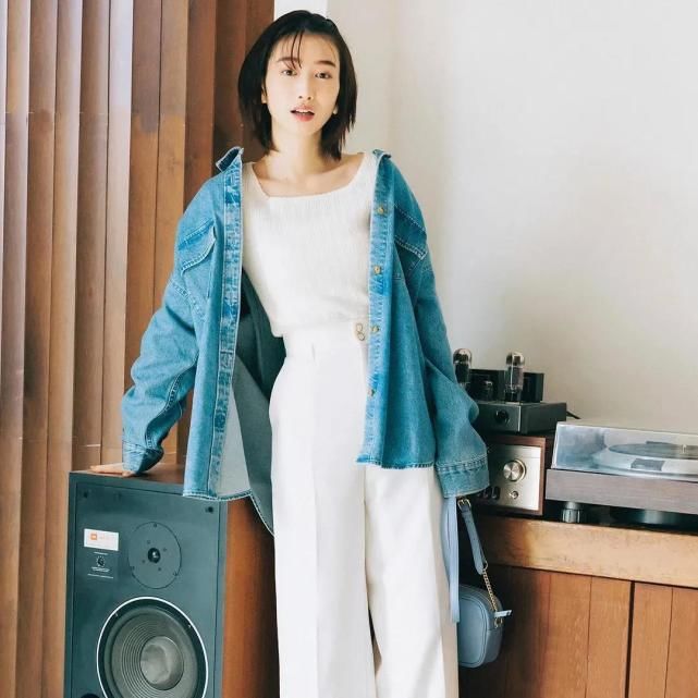 35岁日本姐姐追求质感和高级感，3个早春穿衣妙招，气质有品位！