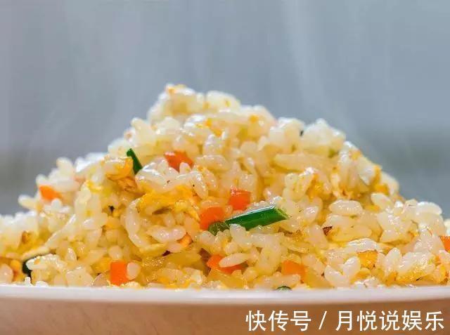 炒蛋炒饭时,万万别直接下油锅,多加这一步,炒饭香脆可口有嚼劲
