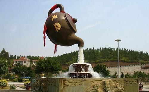 外国游客|“悬空茶壶”震惊外国游客，还以为是中国魔法，其原理很简单