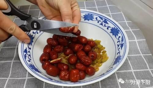 大米扔进滚烫的油锅里,5秒瞬间变美食,吃一口就爱上了,真的太好吃了