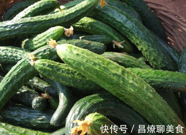 小技巧|买黄瓜时，直的好还是弯的好教你3个小技巧，黄瓜鲜嫩又好吃！