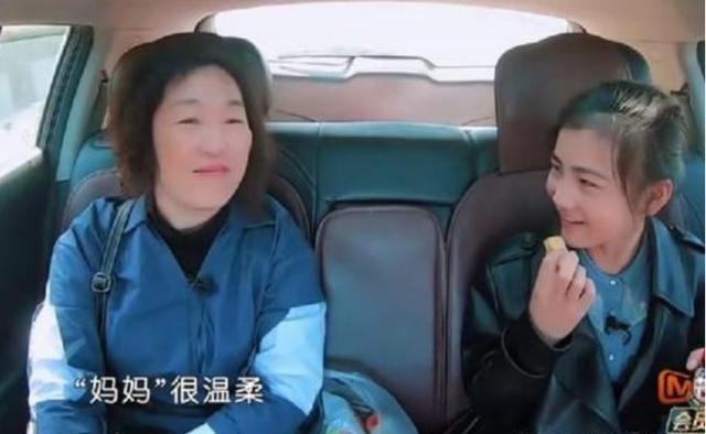 小姑娘|《变形计》农村女孩太成熟,满桌海鲜只吃面,会“讨好”城市爸妈