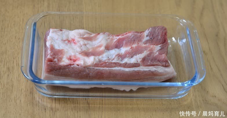 大厨不小心说漏嘴:炒肉的时候,加点这调料,鲜嫩美味还不腥