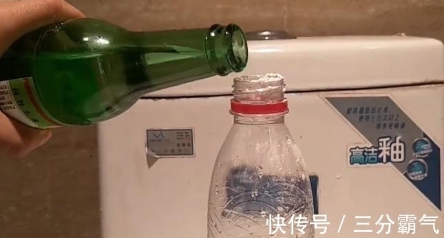 只用一个塑料瓶,马桶一辈子都不臭也不脏,赶紧在家试一试