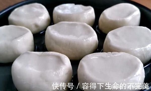 面团|最近这面食火了,家里有面粉就能做,外酥里软,比鸡蛋饼还好吃