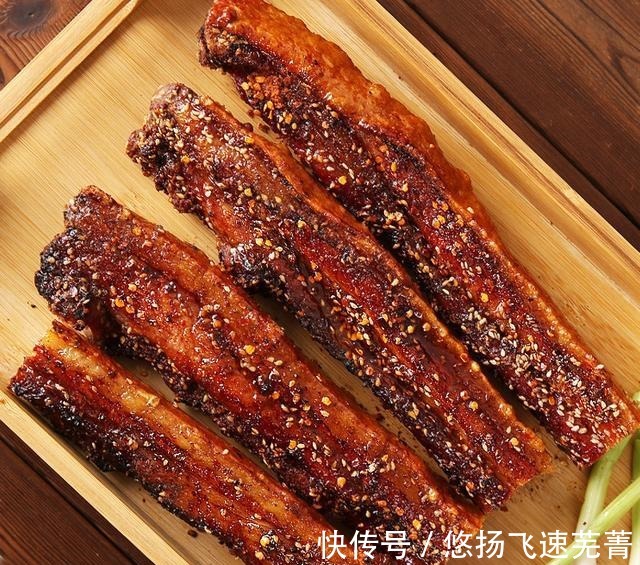 猪肉|最近爆火的脆皮烤五花肉,在家没有烤箱也能做,简单又美味!