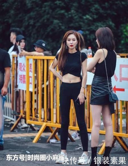 裤子|街拍搭配打底裤的小姐姐,显瘦显气质,曲线十分曼妙