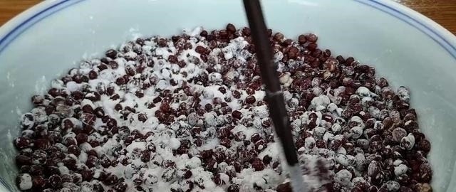 想吃红豆糯米糕不用出去买了,教你简单做法,软糯香甜,越嚼越香