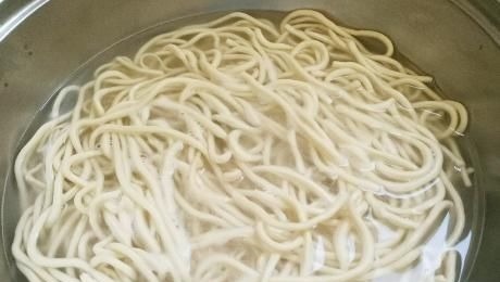 调芝麻酱时,有人用水,有人用油,都不对大厨教你正确做法