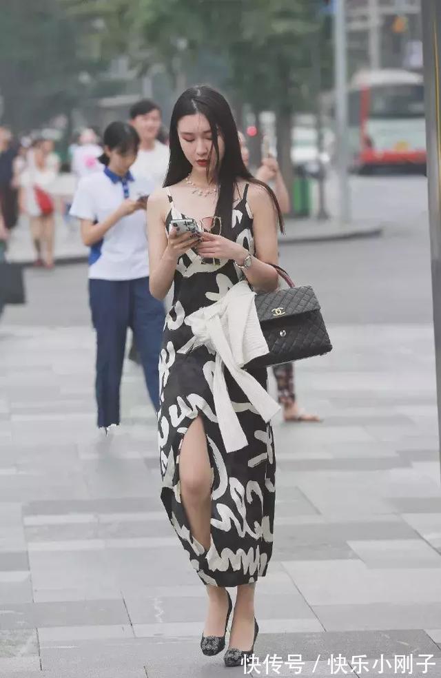 高跟鞋 连衣包臀裙,让身材凸显的淋漓尽致,单排扣的设计简约气质