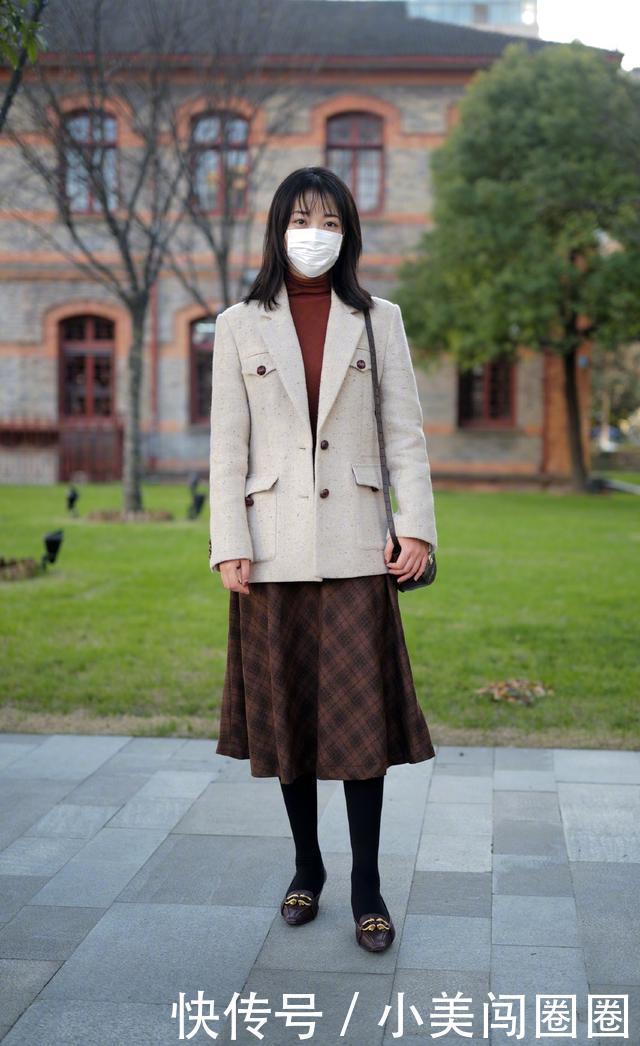 腰线的位置|今冬流行一种“显高穿法”,叫“短外套+半身裙”,小个子也适合