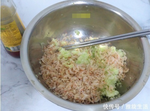 面团|这个包子没有肉却特别鲜,只用俩食材,一个负责香,一个负责鲜!