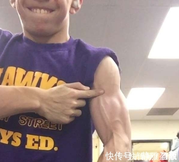 男孩|美国15岁男孩沉迷健身练成一身肌肉,大家却都为他这个隐忧担心!