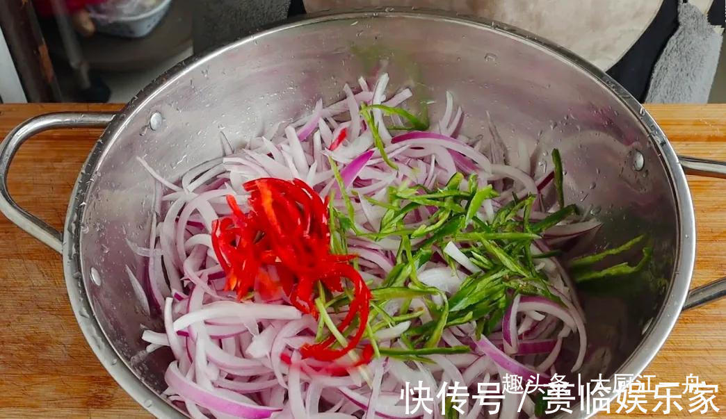 洋葱丝|怪不得饭店的凉拌洋葱那么好吃原来技巧全在这，学不会可惜了