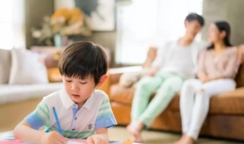 东东|“妈妈,我就玩几分钟”,家长的两种回应,成就了两种不同的人生