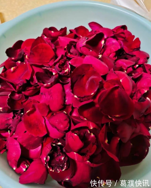 排毒|玫瑰花加一把它，每周吃一些，排毒淡斑，肌肤像冻龄，体重不过百