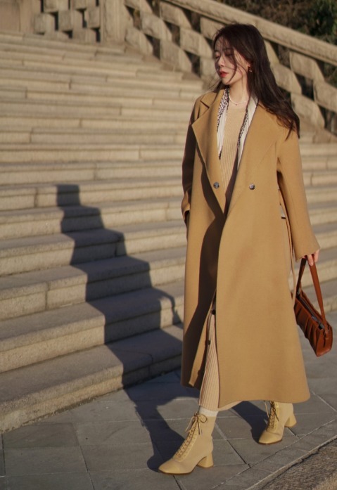 小蛮腰 真正洋气的女人,冬天穿大衣都喜欢这样搭配,精致优雅又有气场