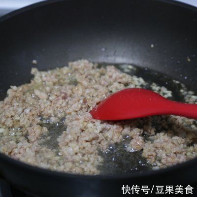 胡萝卜丁|#一勺葱伴侣，成就招牌美味#肉酱意面