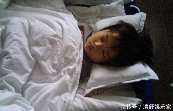 电子产品|睡觉身边勿放3东西,儿科医生:怪不得早上老咳嗽,纠正来的及!