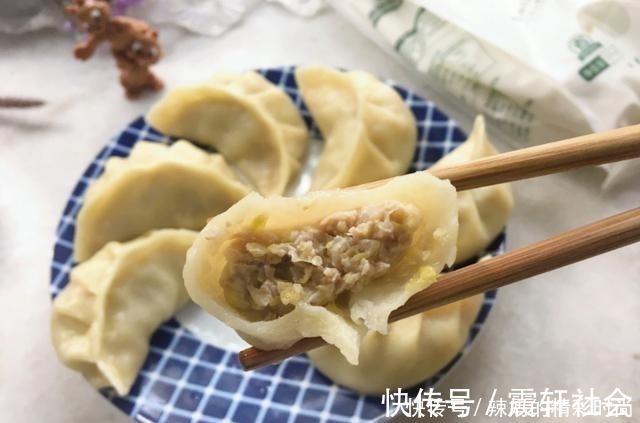 调白菜馅，千万别剁碎直接拌馅！多做1步，紧实不出水，鲜嫩多汁