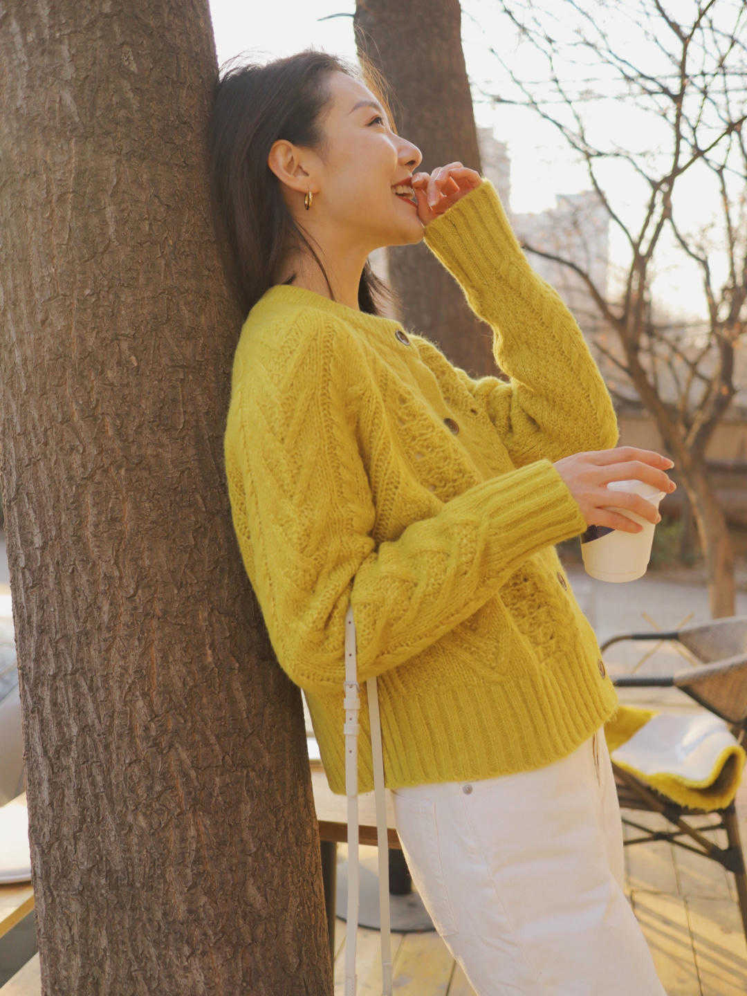 紧身|白裤子的季节到了,秋冬白裤子还能这样穿,太出乎意料了