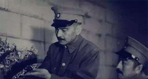 大人物|孙殿英死后，唯一的儿子现状如何？是位赫赫有名的大人物，都认识