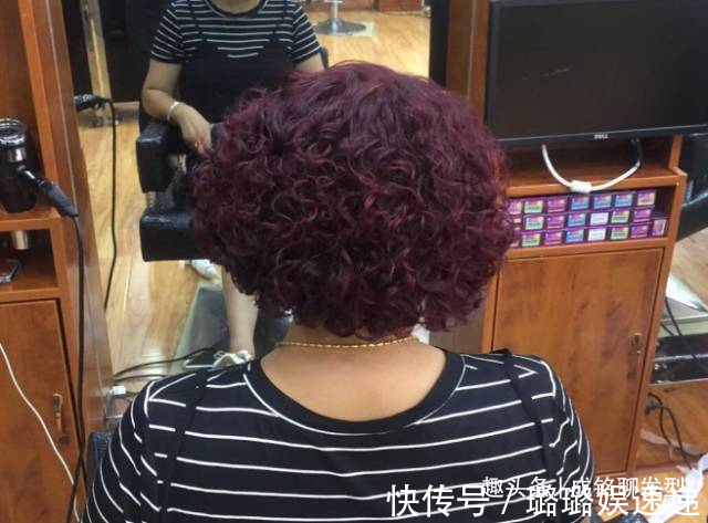 烫发|50岁女人烫发最好避开这三种发型,老气更没气质,而且还不好打理