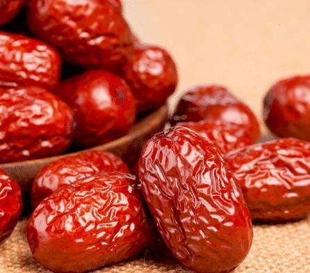 干红枣|被硫磺熏过的红枣，有几处不同，买前仔细挑选，贪小便宜吃大亏！