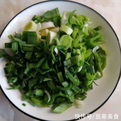 #我心中的冬日限定#冬日里的开胃美食——酸菜肥牛揪面片