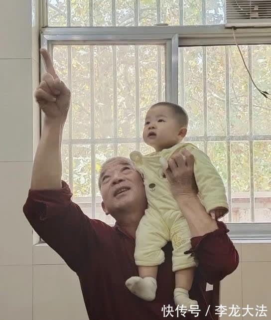 天赐|山东67岁老妇怀孕,儿女表示要断绝关系,2年后,老妇带娃直播